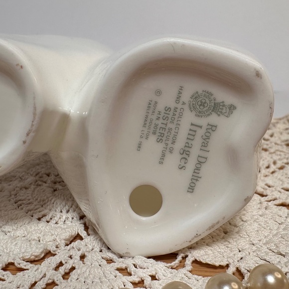 Royal Doulton “Sisters” Figurine | Images Collection | 1983 - Picture 5 of 5